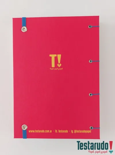 cuaderno copta Testarudo con tapa de Maradona, otra vista