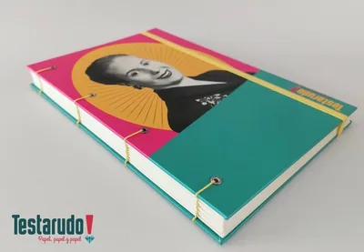 cuaderno copta Testarudo con tapa de Eva, apoyada de costado