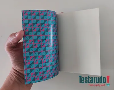 libreta Testarudo con tapa de Eva, apoyada de costado