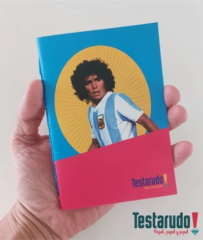 libreta Testarudo con tapa de Maradona, vista frontal