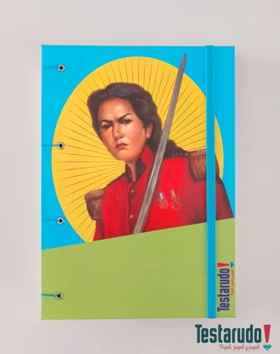 cuaderno copta Testarudo con tapa de Juana Azurduy, otra vista