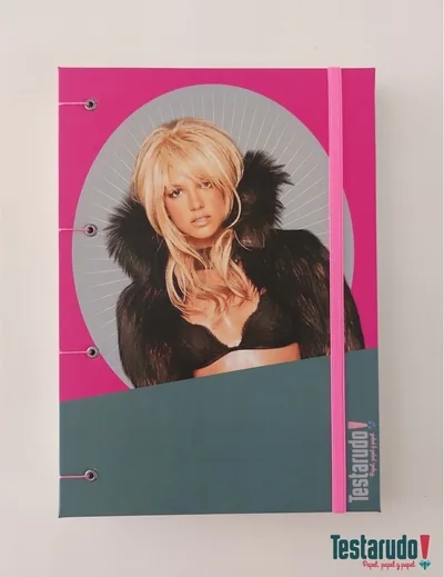 cuaderno copta Testarudo con tapa de Britney Spears, vista frontal