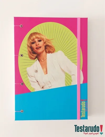 cuaderno copta Testarudo con tapa de Raffaella Carrà, vista frontal
