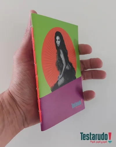 libreta Testarudo con tapa de Coca Sarli, otra vista