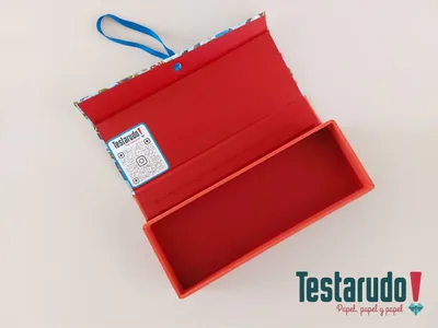 Testabox 3 — testabox Testarudo, apoyada de costado