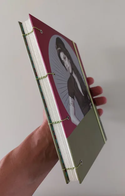 cuaderno copta Testarudo con tapa de Amy Winehouse, otra vista
