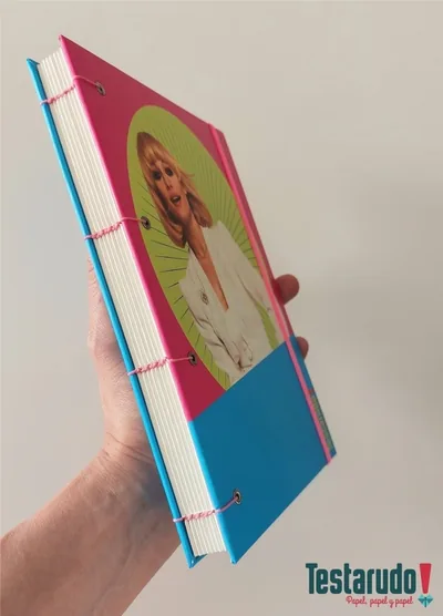 cuaderno copta Testarudo con tapa de Raffaella Carrà, otra vista