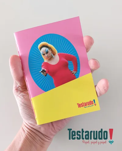 libreta Testarudo con tapa de Divine, vista frontal