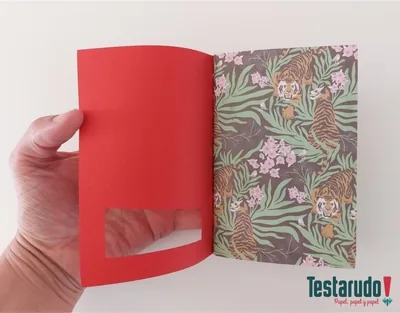 Libreta 13 — libreta Testarudo, apoyada de costado
