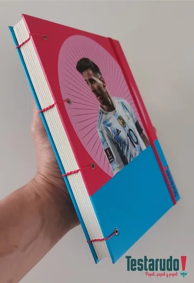cuaderno copta Testarudo con tapa de Messi, otra vista